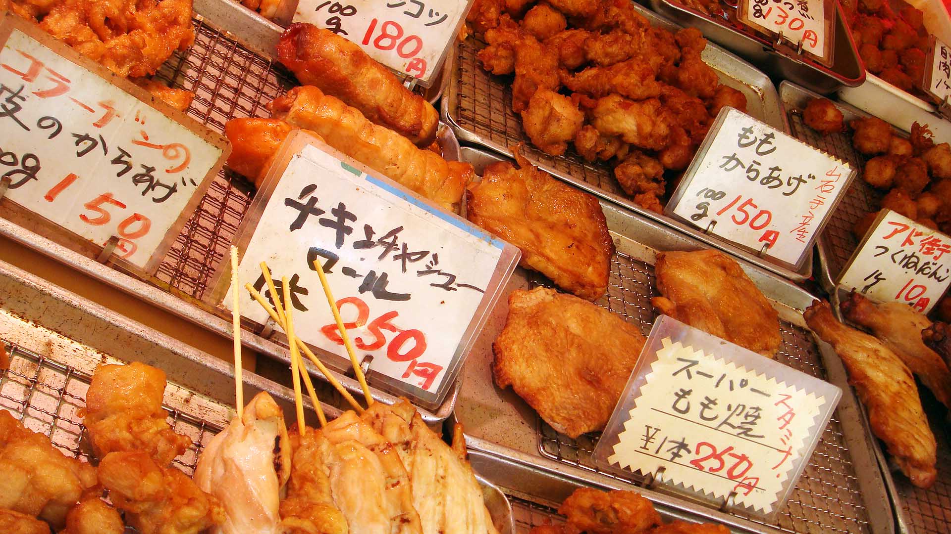 青森県産の地鶏を使った1個10円の「肉だんご」はプリプリの歯ごたえがうまい
